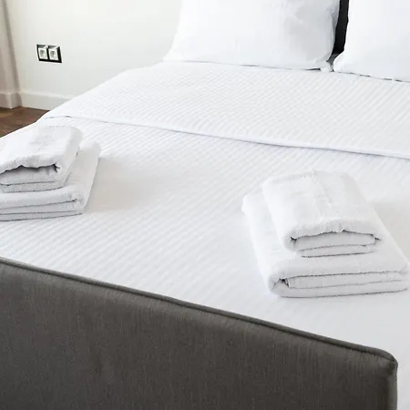 Metro Raclawicka Chic By Bookinghost Варшава