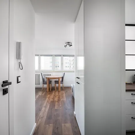 Metro Raclawicka Chic By Bookinghost * Varsóvia