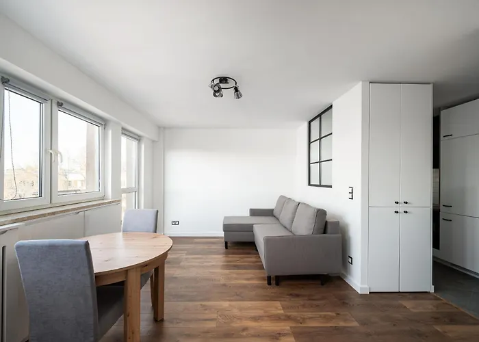 Metro Raclawicka Chic By Bookinghost Warszawa