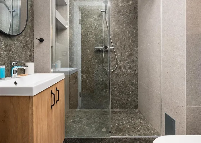 Metro Raclawicka Chic By Bookinghost Warszawa